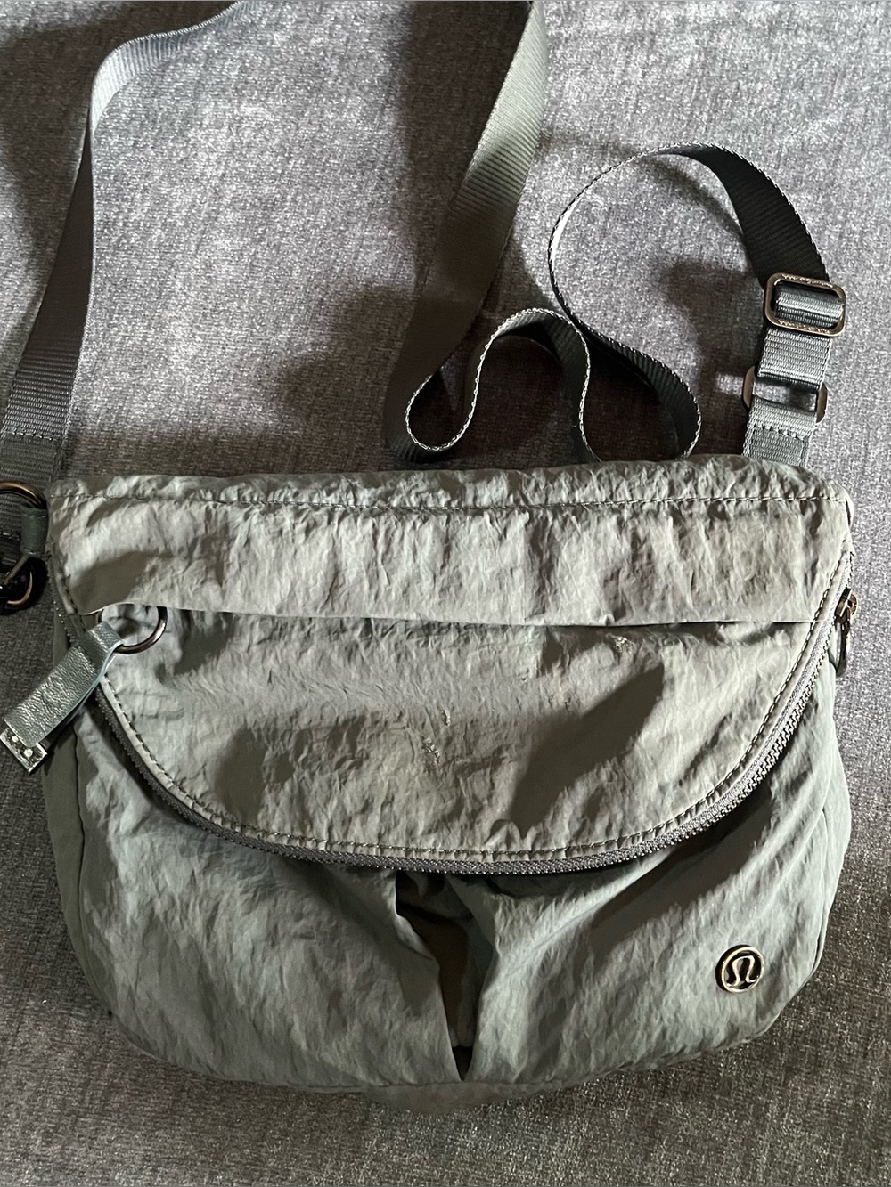 Lululemon All Night Festival Bag *5L
Grey Sage